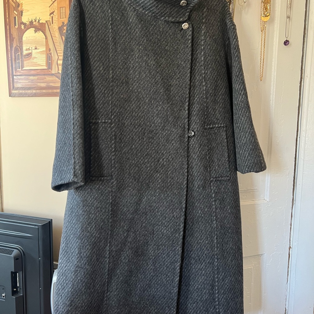100% Cashmere Gray Women's Coat
 Size 10/12